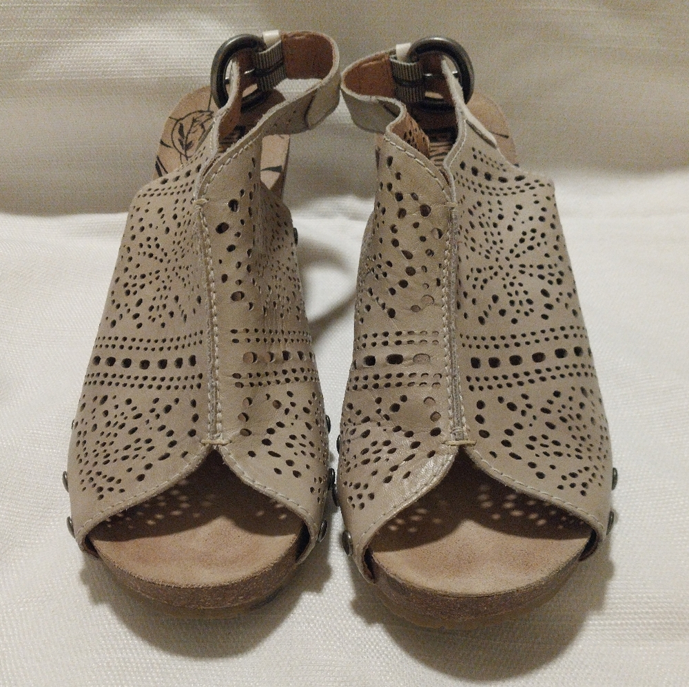 Pikolinos Banissa Tan and Cream Perforated Wedge Sling-Back Sandal
